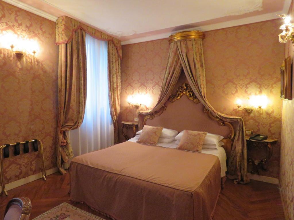 Hotel Antico Doge - A Member Of Elizabeth Hotel Group Venedik Dış mekan fotoğraf