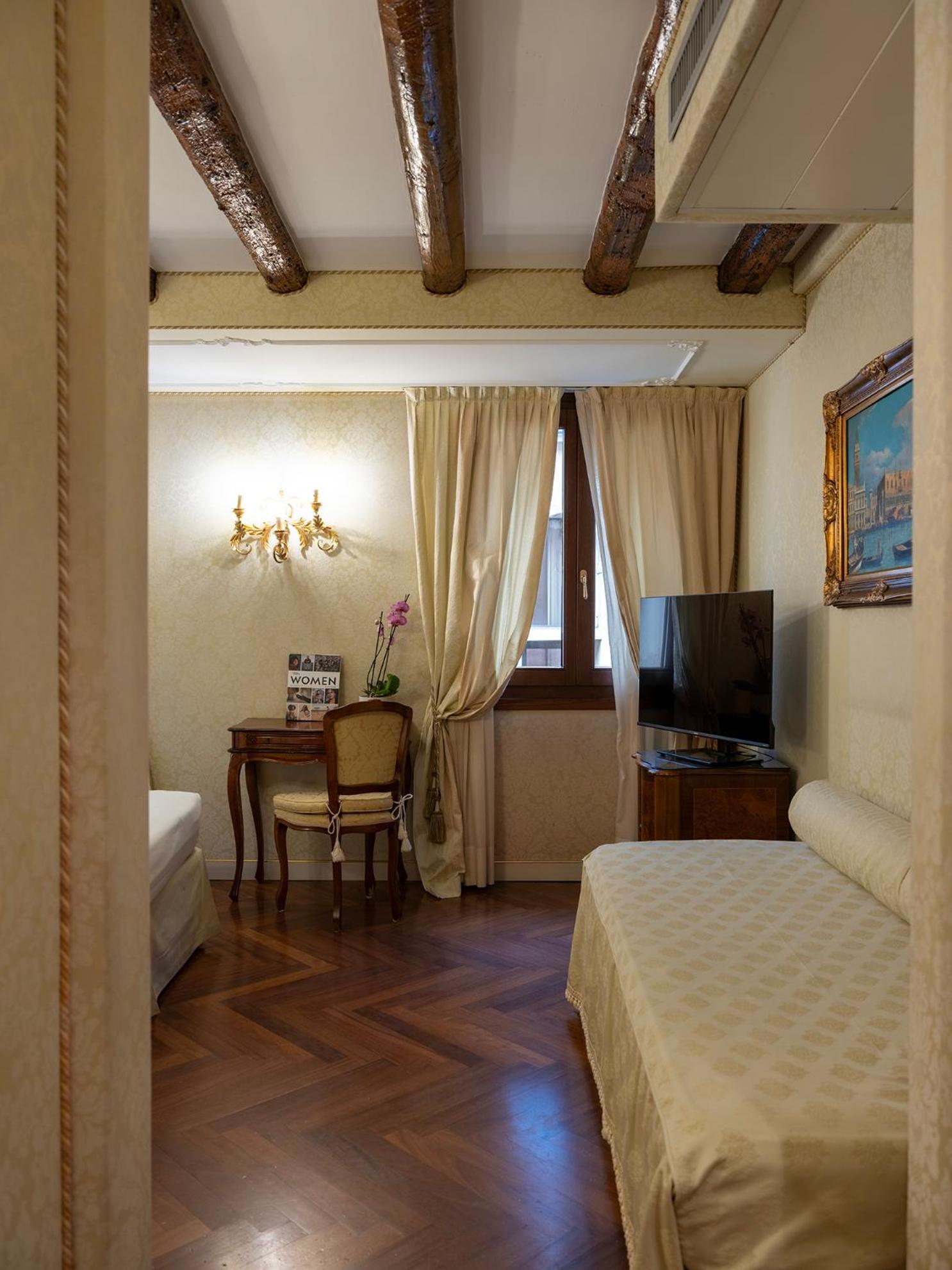 Hotel Antico Doge - A Member Of Elizabeth Hotel Group Venedik Dış mekan fotoğraf