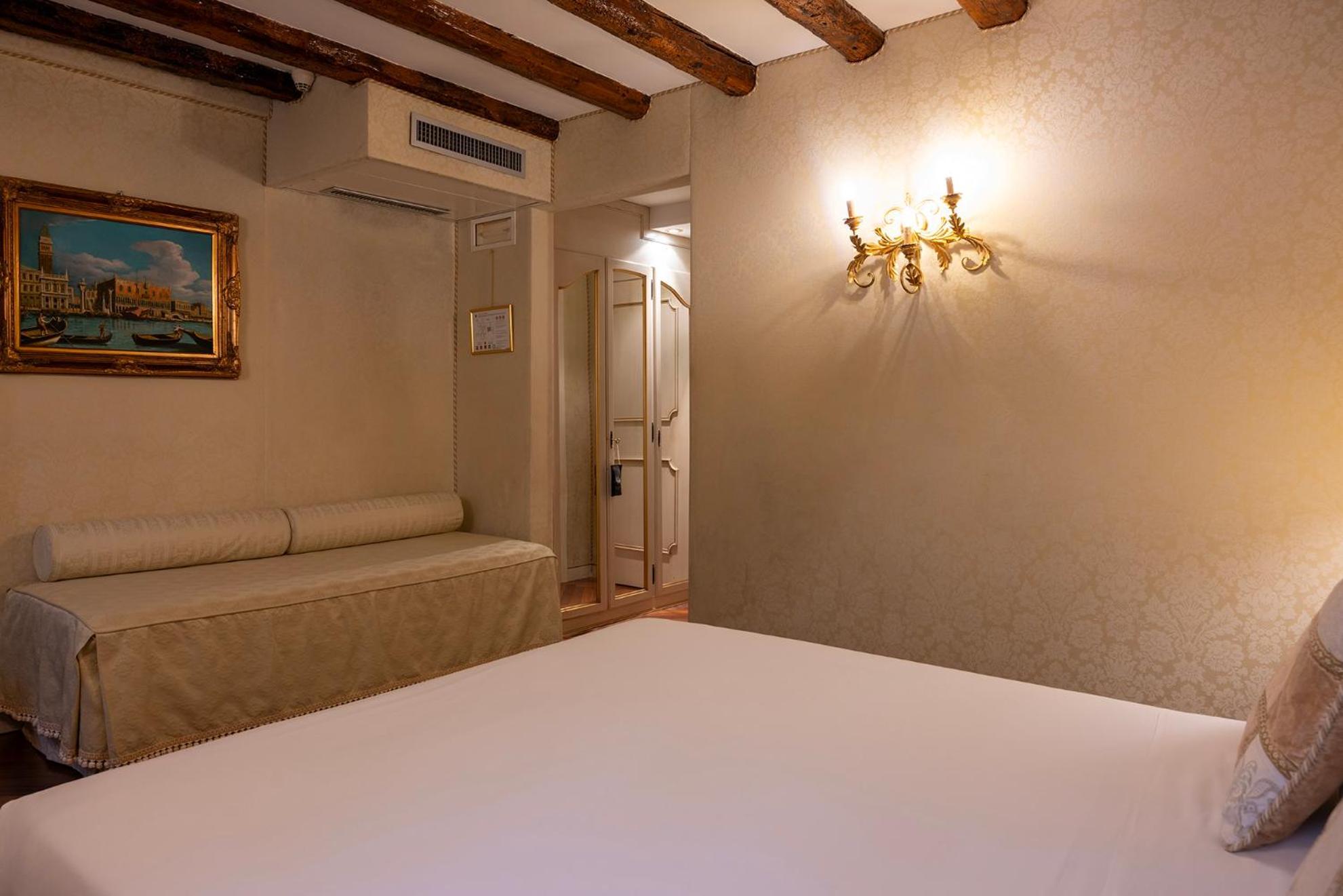 Hotel Antico Doge - A Member Of Elizabeth Hotel Group Venedik Dış mekan fotoğraf