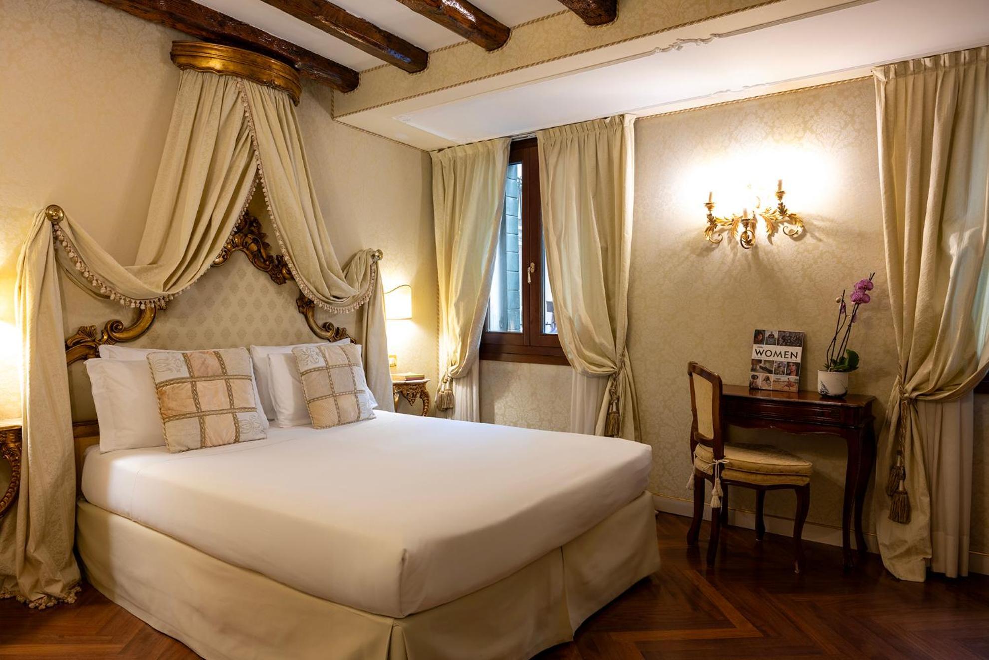 Hotel Antico Doge - A Member Of Elizabeth Hotel Group Venedik Dış mekan fotoğraf