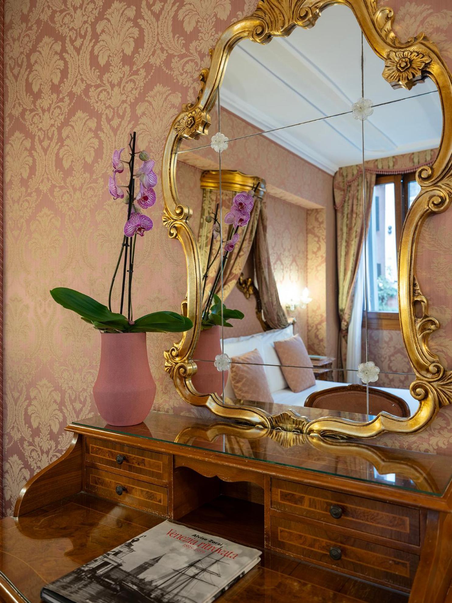 Hotel Antico Doge - A Member Of Elizabeth Hotel Group Venedik Dış mekan fotoğraf